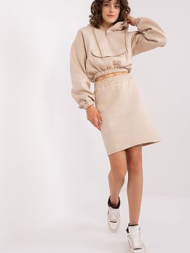 Completă Ex Moda  Stilat și confortabil, setul de damă format dintr-o bluză scurtă și o fustă este o propunere ideală pentru ținutele de zi cu zi în 