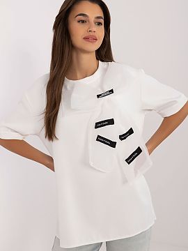 Bluzka Lakerta  Bluza eleganta de damă creată pentru stiluri elegante și profesionale la locul de muncă și la evenimente speciale. Realizată dintr-o a