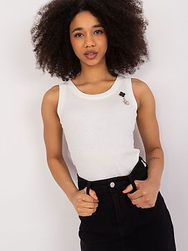 Top Lakerta  Top casual de lungime standard, fabricat dintr-o amestec de bumbac, viscoză și elastan, care oferă confort și elasticitate. Materialul n