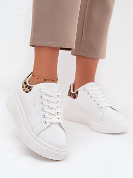 Pantofi de sport Step in style  Sneakers damă de la brandul Big Star, realizate din piele ecologică. Plasate pe o platformă, asigură confort și stabilitate, iar tălpi