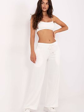 Pantaloni de trening Relevance  Pantaloni de trening într-un stil casual, perfect pentru zi de zi. Realizate dintr-o amestec de înaltă calitate de bumbac și poliester, 