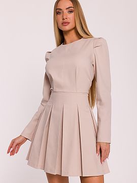 Rochie de zi Moe  Rochia cusută dintr-un material care imită denim-ul este o propunere elegantă și modernă, ideală pentru multe ocazii. Materialul este 
