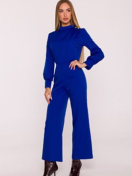 Salopetă Moe  Combinezonul elegant este croit dintr-o țesătură netedă cu finisaj mat, fiind o propunere care îmbină caracterul modern cu eleganța a