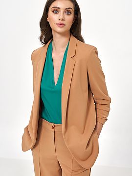 Sacou Nife  O sacou confortabil și elegant, care se potrivește perfect atât într-un stil casual, cât și soft-office. Sacoul nu are închidere, iar