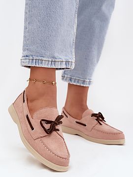 Mocasini Step in style  Mocasini damă din piele ecologică sunt o propunere confortabilă și stilată pentru fiecare zi. Plasate pe un toc plat, garantează confo