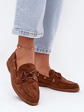 Mocasini Step in style  Mocasini damă din piele ecologică sunt o propunere confortabilă și stilată pentru ziua de zi. Cu un toc plat, aceștia garantează conf