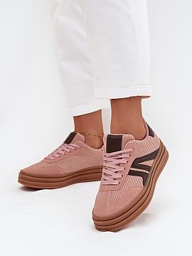 Pantofi de sport Step in style  Tenisii damă făcuți dintr-o combinație de piele ecologică și material de catifea. Plasați pe o platformă stabilă, aceștia asigură