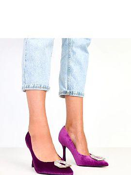 Pantofi cu toc subţire (stiletto) Solea  Elegantă tocuri cui realizate dintr-o țesătură de înaltă calitate, decorate cu o aplicație spectaculoasă din zirconiu, care atrage p