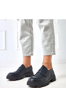 Mocasini Solea  Clasicii mocasini de culoare neagră elegantă sunt combinația perfectă între confort și stil. Realizați din piele ecologică, aceștia