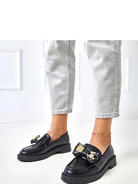 Mocasini Solea  Pantofii frumoși pentru femei de culoare bej sunt o combinație de confort și design deosebit. Stilul clasic a fost îmbogățit cu o fund