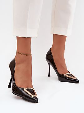 Pantofi cu toc subţire (stiletto) Step in style  Toce de damă din piele ecologică sunt o propunere elegantă pentru ocazii speciale. Vârfurile ascuțite subțiază vizual piciorul și ad