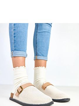 Papuci Solea  Papuci confortabili de damă realizați dintr-un material moale, cu vârful rotund practic și o platformă comodă cu o înălțime de 3,5 