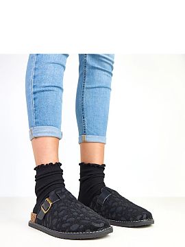 Papuci Solea  Papuci confortabili pentru femei realizați dintr-un material moale, cu vârful rotund practic și o platformă confortabilă cu înălțime