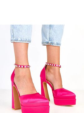 Pantofi cu toc simplu Solea  Elegantele pantofi cu toc pentru femei, realizati din satin delicat, care impresioneaza prin eleganta si finisajul lor exceptional. Varful s