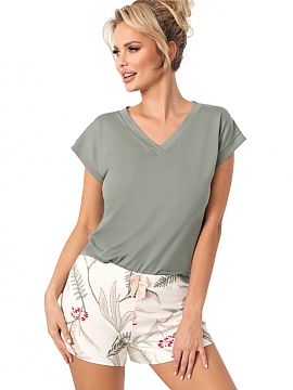 Pijama Donna  Pijama ușoară și feminină pentru femei, creată pentru confort în zilele calde. Bluza cu mâneci scurte și decolteu în formă de V ar