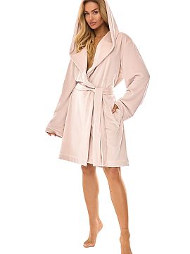 Cămaşă de noapte L&L collection  Halat de damă confortabil până la genunchi, ideal pentru relaxarea acasă. Croiala lejeră asigură libertatea mișcărilor, iar mânecil