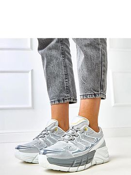 Pantofi de sport Solea  Pantofi sport pe platformă sunt un model la modă și confortabil, care combină perfect caracterul sportiv cu stilul urban. Realizate din 