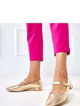 Pantofi cu toc Solea  Tocuri cu o curea decorativă cu perlă sunt un model elegant și subtil, care va adăuga farmec oricărei stilizări. Fabricate din piele e