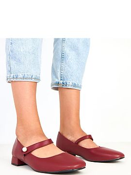 Pantofi cu toc Solea  Tocuri cu o curea decorativă cu perle sunt un model elegant și subtil, care va adăuga farmec oricărei stilizări. Realizate din piele ec