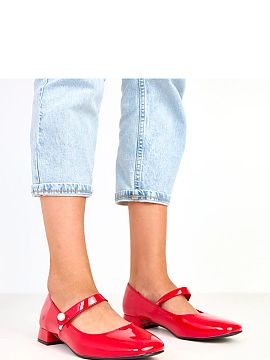 Pantofi cu toc Solea  Decolteuri cu curea decorativă cu perlă sunt un model elegant și subtil, care adaugă farmec oricărei stilizări. Realizate din piele ec