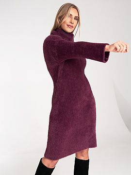 Rochie de zi Figl  Rochia este realizată dintr-un tricot moale și pufoasă, care îmbracă confortabil. Mânecile lungi, clopotate oferă lejeritate, iar gul