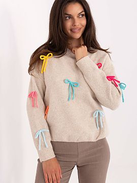 sweter Factory Price  Un pulover casual pentru femei, de lungime standard, ideal pentru purtare zilnică. Confecționat dintr-o amestec plăcut la atingere de pol