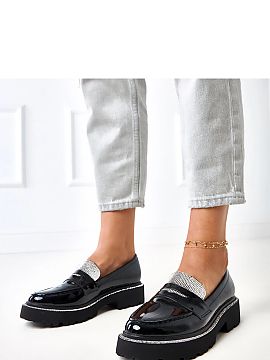 Mocasini Solea  Pantofi mocasini eleganți pentru femei, realizați din piele ecologică lucioasă. Croială clasică cu vârf rotund capătă un caracter e