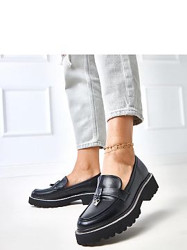 Mocasini Solea  Elegantele mocasini pentru femei sunt realizate din piele ecologică de înaltă calitate. Silueta clasică, cu vârful rotund, este îmbog�