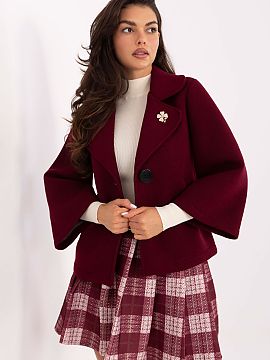 Palton Rue Paris  Un sacou scurt feminin cu un caracter elegant, ideal pentru sezonul de trecere toamnă, iarnă și primăvară. Confecționat dintr-o ameste