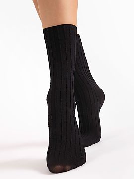 Şosete Fiore  Șosetele Basico sunt fundamentul absolut al oricărei garderobe. Modelul simplu, cu dungi în alb și negru clasic, face ca acestea să se 