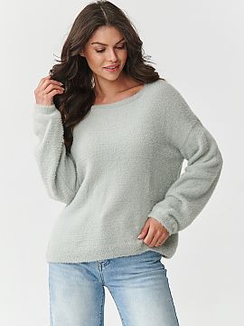 sweter Makadamia  Pulover damă realizat în întregime din poliamid este o propunere care combină designul modern cu confortul extraordinar. Materialul moal