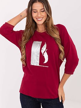 Bluzka Relevance  Bluza casual pentru femei cu un design metalizat în față este o propunere ideală pentru zilele obișnuite, care adaugă o strălucire su