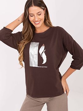 Bluzka Relevance  Bluza casual pentru femei cu imprimeu metalizat în față este o propunere ideală pentru ziua de zi, care adaugă o strălucire subtilă s