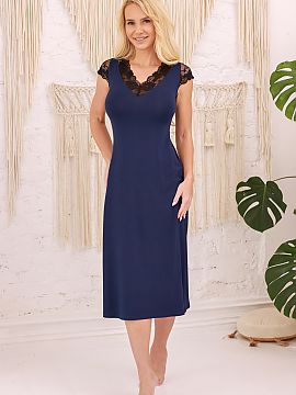 Cămaşă de noapte Kalimo  Fie ca cel mai frumos moment al zilei tale sa fie acela cand iti pui camasa de noapte Langu. Viskoza delicata ca o adiere de vant te va inva