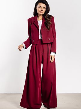 Sacou awama  O geacă elegantă cu croială lejeră combină clasicul cu caracterul modern. Croiala mai scurtă conferă lejeritate, iar închiderea cu d