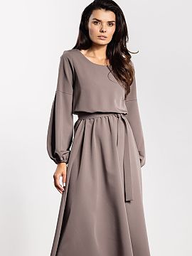 Rochie de zi awama  Rochia midi cu croială lejeră combină confortul cu eleganța. Elasticul în talie se potrivește siluetei, iar curea inclusă subliniază