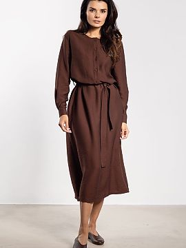 Rochie de zi awama  Rochia maxi cu croială simplă combină eleganța cu confortul de zi cu zi. Lungimea până la glezne alungind subtil silueta, iar croiala 