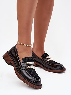 Mocasini Step in style  Mocasini damă din piele naturală sunt o combinație între eleganța clasică și confort. Detaliul subtil de aur cu cristale le conferă 