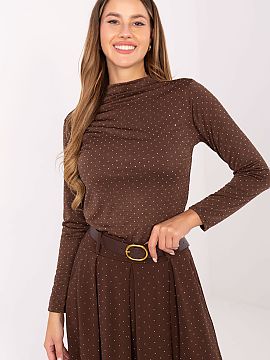 Bluzka Rue Paris  Această elegantă bluză de damă este o propunere pentru femeile care apreciază stilul și strălucirea subtilă în orice ocazie de vizi