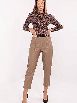 Pantaloni pentru femei Rue Paris  Pantaloni eleganți și confortabili pentru femei din piele ecologică sunt alegerea perfectă pentru femeile care apreciază combinația de