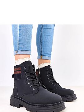 Trapere Solea  Traperii damski moderne și confortabili căptușiți cu blăniță sunt alegerea perfectă pentru zilele mai reci. Realizați din piele eco