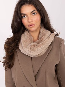 Centrala AT  Eșarfă din blană stilată și plăcută la atingere, perfectă pentru zilele mai reci. Realizată dintr-un material moale și pufos, ofer