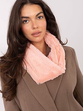 Centrala AT  Eșarfă de blană elegantă și plăcută la atingere, care se potrivește perfect în zilele mai reci. Realizată dintr-un material moale 
