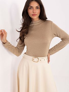 Bluzka Rue Paris  Această elegantă bluză pentru femei este o propunere pentru femeile care apreciază stilul și strălucirea subtilă în fiecare ocazie s