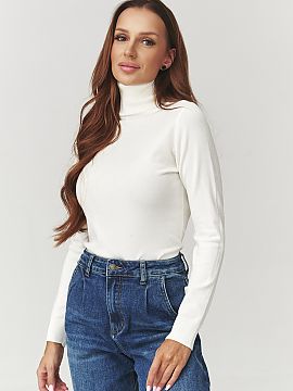 golf Makadamia  Elegantul golf pentru femei este fabricat dintr-un material moale și elastic, care se potrivește perfect siluetei, accentuând formele fem