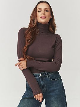 golf Makadamia  Golf stilat pentru femei, fabricat dintr-un material moale și elastic, care se potrivește perfect siluetei, accentuând formele feminine �