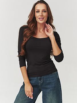 Bluzka Makadamia  Bluza elegantă de damă cu decolteu în carouri este combinația perfectă între farmecul feminin și confortul zilnic. Realizată dintr-o