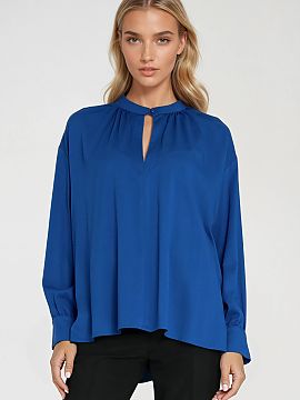 Bluzka Nife  Bluza elegantă cu croială lejeră oversized, confecționată dintr-un material ușor și plăcut la atingere din viscoză, care asigură c