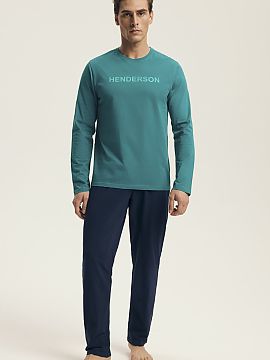 Pijama Henderson  O piyama confortabilă pentru bărbați, cu o croială lejeră și confortabilă, perfectă pentru somn și relaxare acasă. Tricoul cu mân
