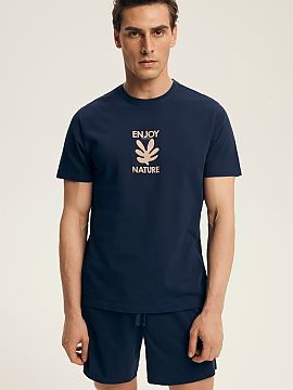 Pijama Henderson  Pijama confortabilă pentru femei, cu croială lejeră, ideală pentru somn și relaxare acasă. Tricou cu mâneci scurte, decolteu rotund �